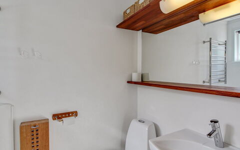 Nalle - 5M from the Sea: Zona Residenziale, Tetto, Sobborgo, Driveway, Estate, Camino