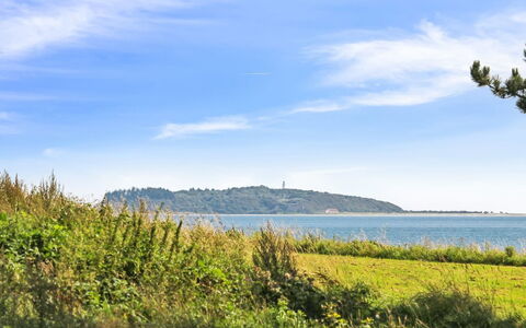 Lilla - 120M from the Sea: Blu, Acqua, Verde, Corpo D'Acqua, Vegetazione, Paesaggio Naturale, Orizzonte, Estate, Costiera E Morfologie Oceanic, Ecoregione