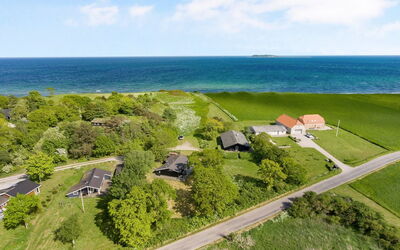 Lilla - 120M from the Sea