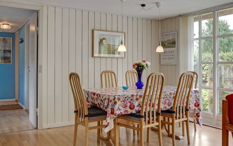 Vian - 200M from the Sea: Interior Design, Pavimentazione, Mobilia, Legna, Pavimento, Soffitto, Sala Da Pranzo, Pavimento In Legno, Camera, Cucina & Sala Da Pranzo Tavolo