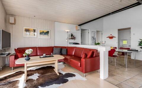 Sarita - 1Km from the Sea: Mobilia, Interior Design, Legna, Soffitto, Divano, Pavimentazione, Soggiorno, Pavimento, Camera, Illuminazione