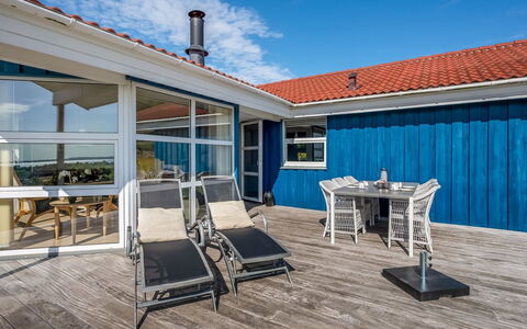 Sarita - 1Km from the Sea: Porta, Sedia, Shade, Mobili Da Esterno, Latifoglie, Deck, Color Legno, Plank, Balcone, Portico