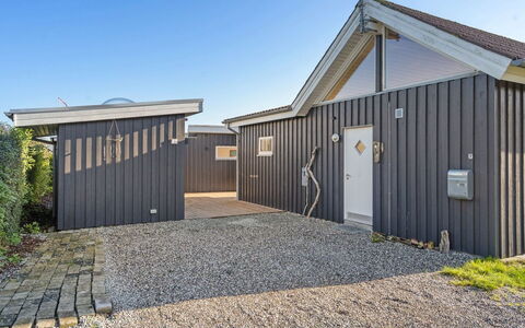 Gudserk - 50M from the Sea: Legna, Tetto, Casa, Villetta, Porta, Casa, Raccordo, Lotto, Edifici Giardino, Capannone
