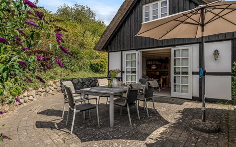 Eva - 1.5Km to the Fjord: Tetto, Casa, Villetta, Arbusto, Giardino, Vaso Di Fiori, Terrazza, Tavolo Esterno, Mobili Da Esterno, Agriturismo