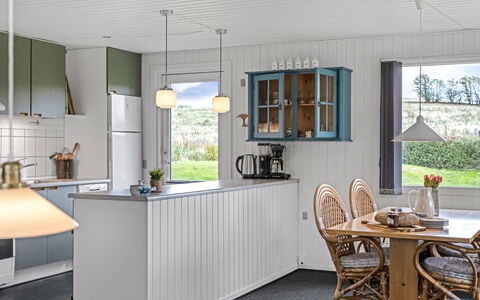 Hila - 900M from the Sea: Interior Design, Soffitto, Mobilia, Lampada, Casa, Controsoffitto, Cucina, Sedia, Cabinetry, Pianta Della Casa