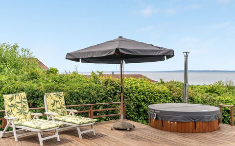 Mahilo - 300M from the Sea: Piscina, Mobili Da Esterno, Mobilia, Ricorrere, Flagstone, Eco Hotel, Shade, Sedia, Tempo Libero, Estate