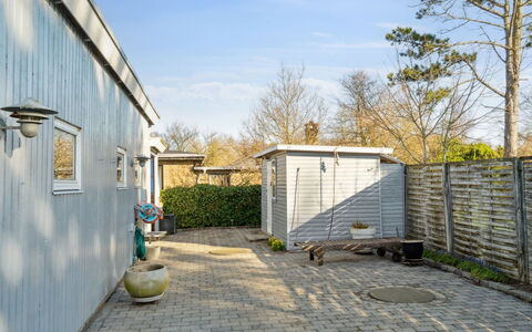 Dzavid - 10M from the Sea: Casa, Tetto, Casa, Porta, Villetta, Shade, Giardino, Groundcover, Portico, Cortile