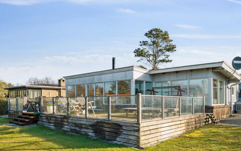 Dzavid - 10M from the Sea: Casa, Tetto, Casa, Porta, Villetta, Shade, Giardino, Groundcover, Portico, Cortile