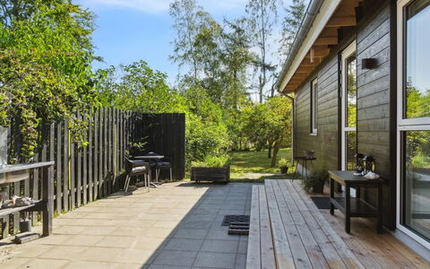 Teodora - 450M from the Sea: Arbusto, Villetta, Casa, Shade, Groundcover, Giardino, Cortile, Backyard, Edifici Giardino, Prato