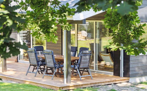 Teodora - 450M from the Sea: Arbusto, Villetta, Casa, Shade, Groundcover, Giardino, Cortile, Backyard, Edifici Giardino, Prato