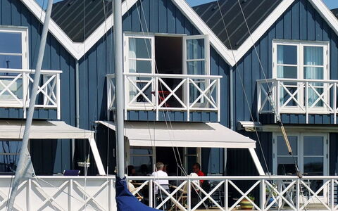 Knud - 2M from the Sea: Tetto, Casa, Lotto, Casa, Villetta, Estate, Edifici Giardino, Shade, Log Cabin, Landscaping