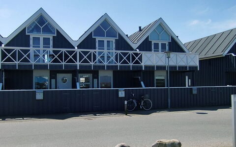 Knud - 2M from the Sea: Tetto, Casa, Lotto, Casa, Villetta, Estate, Edifici Giardino, Shade, Log Cabin, Landscaping