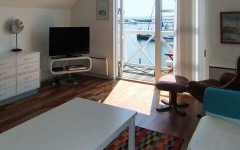 Knud - 2M from the Sea: Tetto, Casa, Lotto, Casa, Villetta, Estate, Edifici Giardino, Shade, Log Cabin, Landscaping