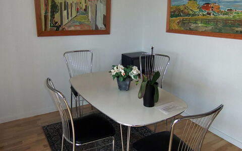Knud - 2M from the Sea: Tetto, Casa, Lotto, Casa, Villetta, Estate, Edifici Giardino, Shade, Log Cabin, Landscaping