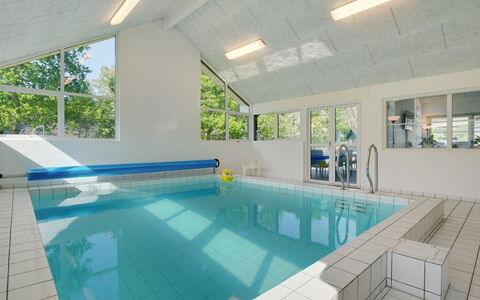 Aimy - 350M from the Sea: Tetto, Casa, Lotto, Casa, Villetta, Estate, Edifici Giardino, Shade, Log Cabin, Landscaping
