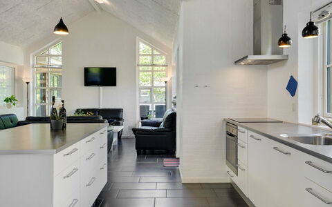 Aimy - 350M from the Sea: Tetto, Casa, Lotto, Casa, Villetta, Estate, Edifici Giardino, Shade, Log Cabin, Landscaping