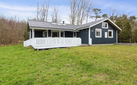 Iris - 300M from the Sea: Tetto, Casa, Casa, Villetta, Porta, Raccordo, Deck, Portico, Plank, Latifoglie