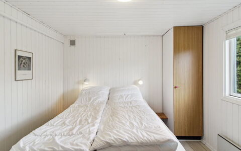 Iris - 300M from the Sea: Tetto, Casa, Casa, Villetta, Porta, Raccordo, Deck, Portico, Plank, Latifoglie