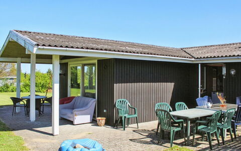 Carita - 500M from the Sea: Architettura, Tetto, Casa, Materiale Composito, Illuminazione Diurna, Raccordo, Driveway