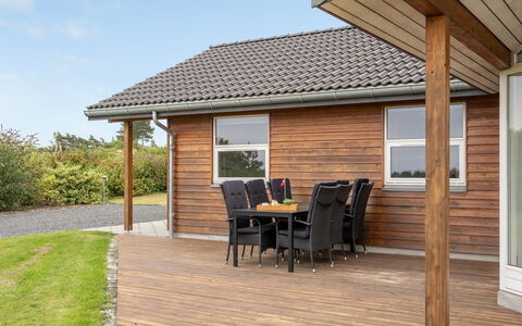 Kimi - 800M from the Sea: Architettura, Tetto, Casa, Materiale Composito, Illuminazione Diurna, Raccordo, Driveway
