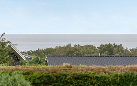 Kimi - 800M from the Sea: Architettura, Tetto, Casa, Materiale Composito, Illuminazione Diurna, Raccordo, Driveway