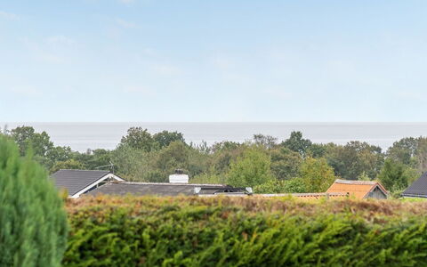 Kimi - 800M from the Sea: Architettura, Tetto, Casa, Materiale Composito, Illuminazione Diurna, Raccordo, Driveway