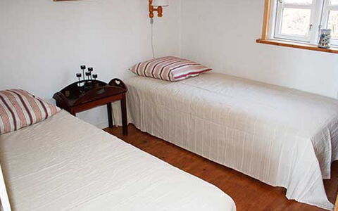 Piia - 800M from the Sea: Letto, Pavimento, Camera Da Letto, Mobilia, Pavimentazione, Parete, Legna, Lenzuolo, Bedding, Interior Design