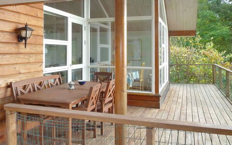 Piia - 800M from the Sea: Pavimentazione, Mobilia, Pavimento, Legna, Pavimento In Legno, Portico, Latifoglie, Color Legno, Sedia, Interior Design
