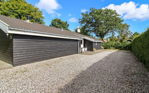 Swale - 500M from the Sea: Architettura, Tetto, Casa, Materiale Composito, Illuminazione Diurna, Raccordo, Driveway