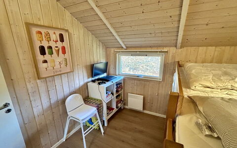 Kalli - 350M to the Fjord: Legna, Pavimento, Camera Da Letto, Interior Design, Soffitto, Pavimentazione, Camera, Mobilia, Casa, Letto