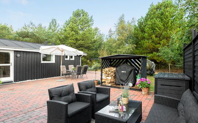Poul - 100M from the Sea