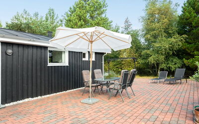 Poul - 100M from the Sea