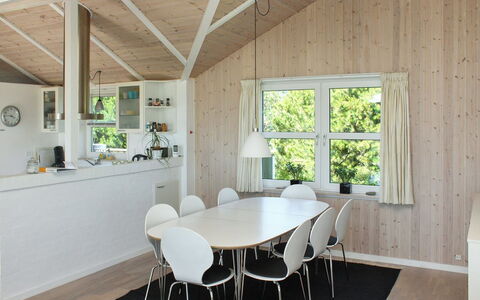 Calina - 300M from the Sea: Interior Design, Mobilia, Pavimentazione, Legna, Soffitto, Lampada, Cucina & Sala Da Pranzo Tavolo, Pavimento, Sedia, Sala Da Pranzo