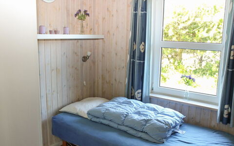 Calina - 300M from the Sea: Letto, Parete, Camera Da Letto, Legna, Pavimento, Pavimentazione, Interior Design, Lenzuolo, Mobilia, Bedding
