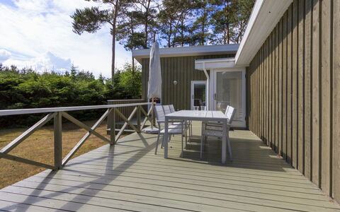 Hwelp - 200M from the Sea: Tetto, Casa, Casa, Villetta, Porta, Raccordo, Deck, Portico, Plank, Latifoglie