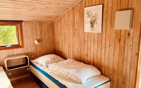 Joosua - 400M from the Sea: Interior Design, Pavimentazione, Mobilia, Pavimento, Parete, Legna, Letto, Camera Da Letto, Camera, Soffitto