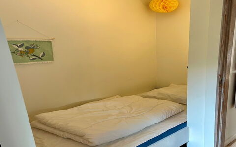Joosua - 400M from the Sea: Letto, Camera Da Letto, Legna, Pavimento, Interior Design, Pavimentazione, Lenzuolo, Bedding, Telaio Del Letto, Mobilia