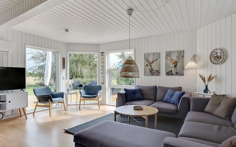 Ika - 600M from the Sea: Mobilia, Interior Design, Pavimentazione, Divano, Soggiorno, Legna, Pavimento, Soffitto, Casa, Pavimento In Legno