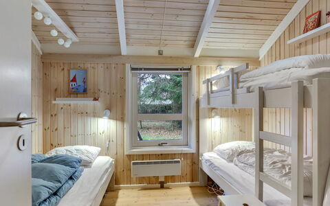 Berenice - 250M from the Sea: Camera Da Letto, Legna, Letto, Interior Design, Letto A Castello, Bedding, Soffitto, Casa, Lenzuolo, Mobilia