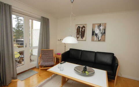Runhild - 100M from the Sea: Mobilia, Interior Design, Pavimentazione, Pavimento, Parete, Legna, Divano, Soggiorno, Pavimento In Legno, Camera