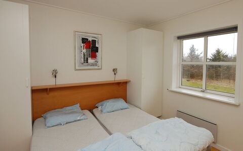 Runhild - 100M from the Sea: Parete, Legna, Letto, Interior Design, Camera Da Letto, Pavimento, Mobilia, Soffitto, Pavimentazione, Camera