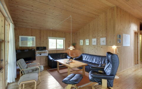 Gerasim - 400M from the Sea: Legna, Soffitto, Interior Design, Camera, Casa, Pavimento, Villetta, Latifoglie, Lampada, Log Cabin