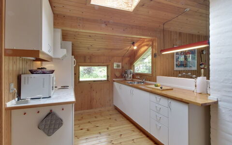 Gerasim - 400M from the Sea: Legna, Pavimentazione, Soffitto, Interior Design, Pavimento, Camera, Cucina, Color Legno, Controsoffitto, Lampada