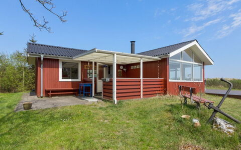 Ingold - 50M from the Sea: Tetto, Casa, Lotto, Casa, Villetta, Estate, Edifici Giardino, Shade, Log Cabin, Landscaping