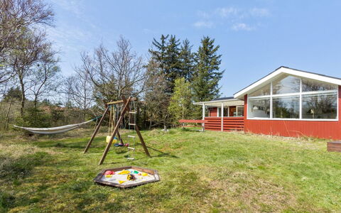 Ingold - 50M from the Sea: Tetto, Casa, Lotto, Casa, Villetta, Estate, Edifici Giardino, Shade, Log Cabin, Landscaping