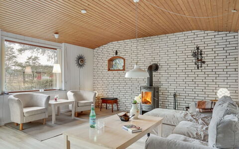 Herly - 50M from the Sea: Zona Residenziale, Tetto, Sobborgo, Driveway, Estate, Camino