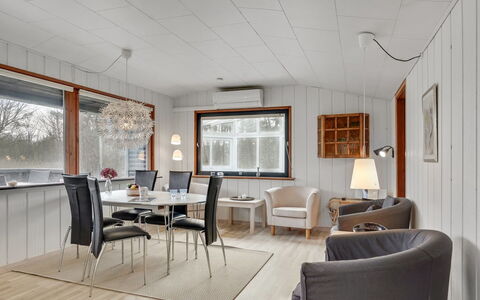 Herly - 50M from the Sea: Zona Residenziale, Tetto, Sobborgo, Driveway, Estate, Camino