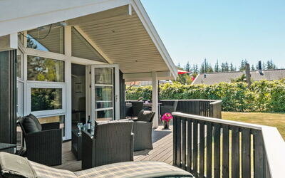Esaline - 400M from the Sea