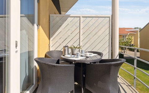 Dafna - 100M from the Sea: Appartamento, Shade, Balcone, Sedia, Recinzione, Mobili Da Esterno, Alluminio, Erba Sintetica