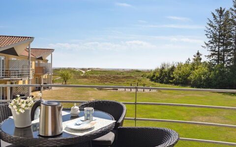 Dafna - 100M from the Sea: Appartamento, Shade, Balcone, Sedia, Recinzione, Mobili Da Esterno, Alluminio, Erba Sintetica